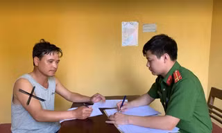 Nguyễn Hoàng Vươn khai nhận đã có hành vi dâm ô với bé gái 9 tuổi - Ảnh: Hoàng Long