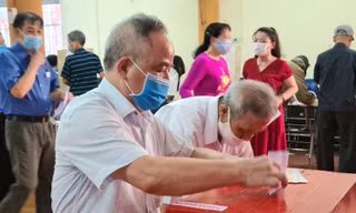 Cử tri ở 18 đơn vị bầu cử tại Nam Định phải đi bầu thêm vào ngày 6/6 do bầu thiếu đại biểu HĐND cấp xã - Ảnh: Hoàng Long