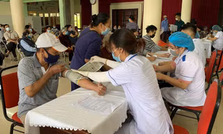 Nam Định rà soát, triển khai tiêm vắc xin ngay trong dịp Tết Nguyên đán để phòng chống dịch - Ảnh: Hoàng Long