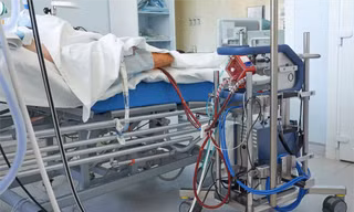 Bệnh nhân mắc COVID-19 là phi công người Anh: Phổi trái đông đặc 1/2 dưới