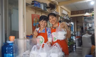 Quán cơm dành cho người nghèo đầy nghĩa tình ở Sài Gòn 