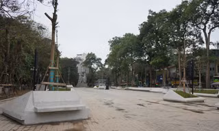 Hà Nội: Vườn hoa bị 'bê tông hóa' gây phản ứng trái chiều