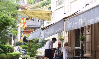 Cận cảnh loạt vỉa hè 'đất vàng' Hà Nội được cho thuê