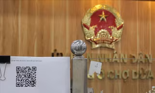 Quét mã QR tại UBND phường Ô Chợ Dừa