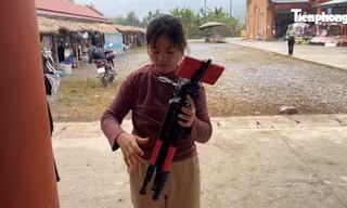 Vào 'làng tỉ phú' tại Tuyên Quang xem YouTuber quay video kiếm tiền