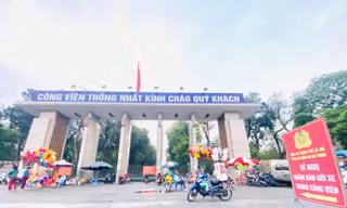 Chốt lịch hạ hàng rào Công viên Thống Nhất