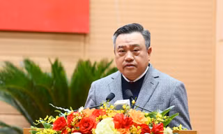 Chủ tịch Hà Nội yêu cầu lãnh đạo chịu trách nhiệm khi cấp dưới sách nhiễu người dân