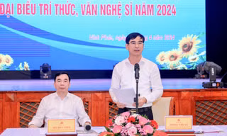 Bí thư Tỉnh ủy Vĩnh Phúc gặp mặt hơn 100 đại biểu trí thức, văn nghệ sỹ 