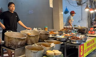Chợ nhà giàu phố cổ ế khách, bất ngờ giá thực phẩm trong siêu bão