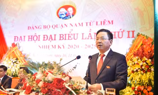 Ông Trần Đức Hoạt - Chủ tịch UBND quận Nam Từ Liêm được tín nhiệm bầu giữ chức Bí thư Quận ủy, nhiệm kỳ 2020 - 2025. 