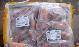 Hà Nội phát hiện hơn 1 tấn ức vịt, cánh gà đông lạnh không nguồn gốc