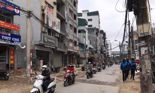 Đường Vũ Trọng Phụng, quận Thanh Xuân thi công ì ạch khiến ô nhiễm tăng cao. 
