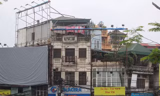 Việc thu hồi hơn 400 bảng quảng cáo để đấu thầu có thể đẩy các doanh nghiệp quảng cáo sở hữu đến nguy cơ phá sản.