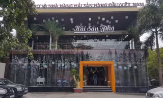 Nhà hàng Hải sản phố rộng hàng nghìn mét vuông trên đất kênh mương