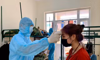 Ngày bận rộn của các bác sĩ sống trong khu cách ly Sơn Tây
