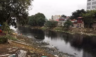 Nhiều làng nghề xả thải trực tiếp ra sông ngòi, khiến môi trường ô nhiễm nghiêm trọng