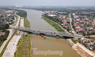 Quy hoạch đô thị sông Hồng: Xây dựng đường ven sông quanh khu dân cư trung tâm