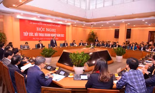 Chủ tịch Hà Nội khẳng định sẽ 'đứng cạnh, đi cạnh' doanh nghiệp