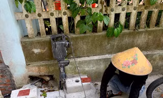 Hà Nội: Hàng nghìn hộ dân bức xúc vì mập mờ trong lắp đặt đồng hồ nước