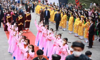Khai hội Tây Thiên - Hành trình 'Đến với Phật, về với Mẫu'