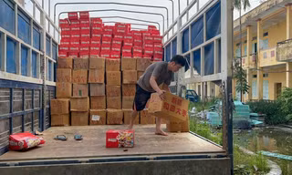 Phát hiện 1.000 thùng bánh bông lan nghi nhập lậu tại 'thủ phủ hàng nhái' La Phù