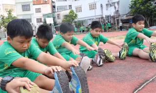 Trẻ em tiểu học tăng cường vận động thể chất. Ảnh minh họa.