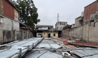 Hà Nội: Phá dỡ loạt vi phạm xây dựng tranh thủ thời điểm 'tranh tối, tranh sáng'