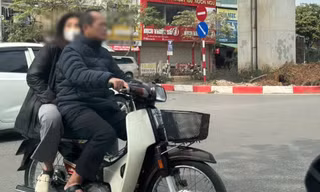 Đầu trần tham gia giao thông, Phó Công an phường bị người dân phản ánh