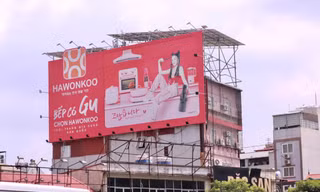 Hà Nội: Lúng túng xử lý biển quảng cáo sai quy định