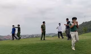 Công an lên tận 'green' giải tán người chơi golf