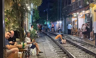 Hà Nội sẽ xử phạt công ty lữ hành tổ chức tour đến cà phê đường tàu