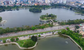 Hồ lớn trong Công viên Thống Nhất (quận Hai Bà Trưng). Ảnh minh họa