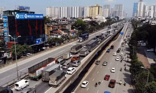 'Đi điền vào chỗ trống' là nguyên nhân ùn tắc giao thông kéo dài