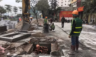 Gạch vỉa hè còn mới, sau khi bị thay thế sẽ về đâu?