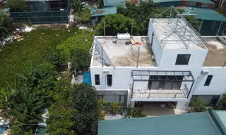 Các hồ lớn ở phường Định Công đang bị 'biến dạng'