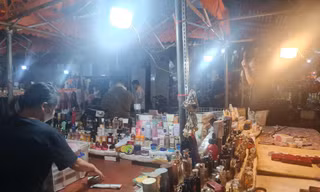 Bát nháo phố đêm Hà Nội: Sớm xây dựng lại chợ đêm văn minh
