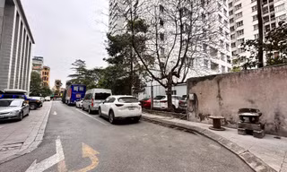 Hà Nội: Người dân băn khoăn vì 'đường cong mềm mại' lọt giữa 2 tòa chung cư