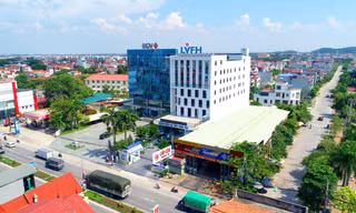 Vĩnh Phúc tạm đình chỉ 2 bệnh viện và hàng loạt quán karaoke 