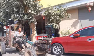 Bắc Ninh: Xe công nông tấp nập lưu thông trên tỉnh lộ