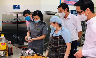 Kiểm tra đột xuất cơ sở ăn uống ở Hà Nội, 25 cơ sở không đạt