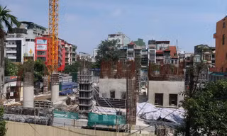 Một dự án dang dở, ngừng thi công 2 tháng tại quận Đống Đa