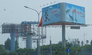 Hà Nội xử lý dứt điểm hàng loạt biển quảng cáo vi phạm