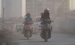 Chủ tịch Hà Nội cho phép học sinh nghỉ học khi không khí 'nguy hại'