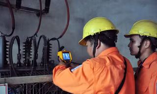 Điện tiêu thụ kỷ lục, điện lực Hà Nội đề nghị giảm 50% công suất chiếu sáng đường phố