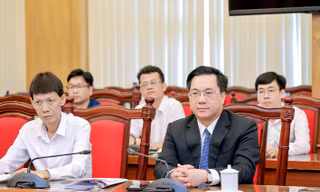 Chủ tịch Vĩnh Phúc yêu cầu sớm thu hồi các dự án vi phạm, không đủ điều kiện