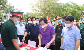 Bộ trưởng Nội vụ đánh giá cao công tác bầu cử và phòng chống dịch tại Vĩnh Phúc