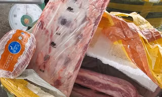 Phát hiện 'tổng kho' thịt bò Úc, Canada quá đát