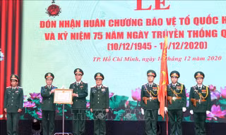 Quân khu 7 nhận Huân chương Bảo vệ Tổ quốc hạng nhất