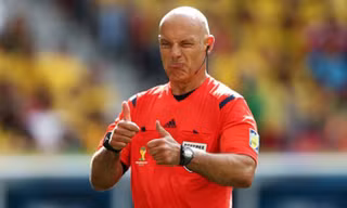 Brazil bác chuyện trọng tài Howard Webb là 'vận may'