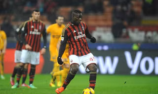 Kế hoạch chiêu mộ Balotelli của Arsenal nhận được sự ủng hộ tích cực từ một Mạnh Thường Quân: